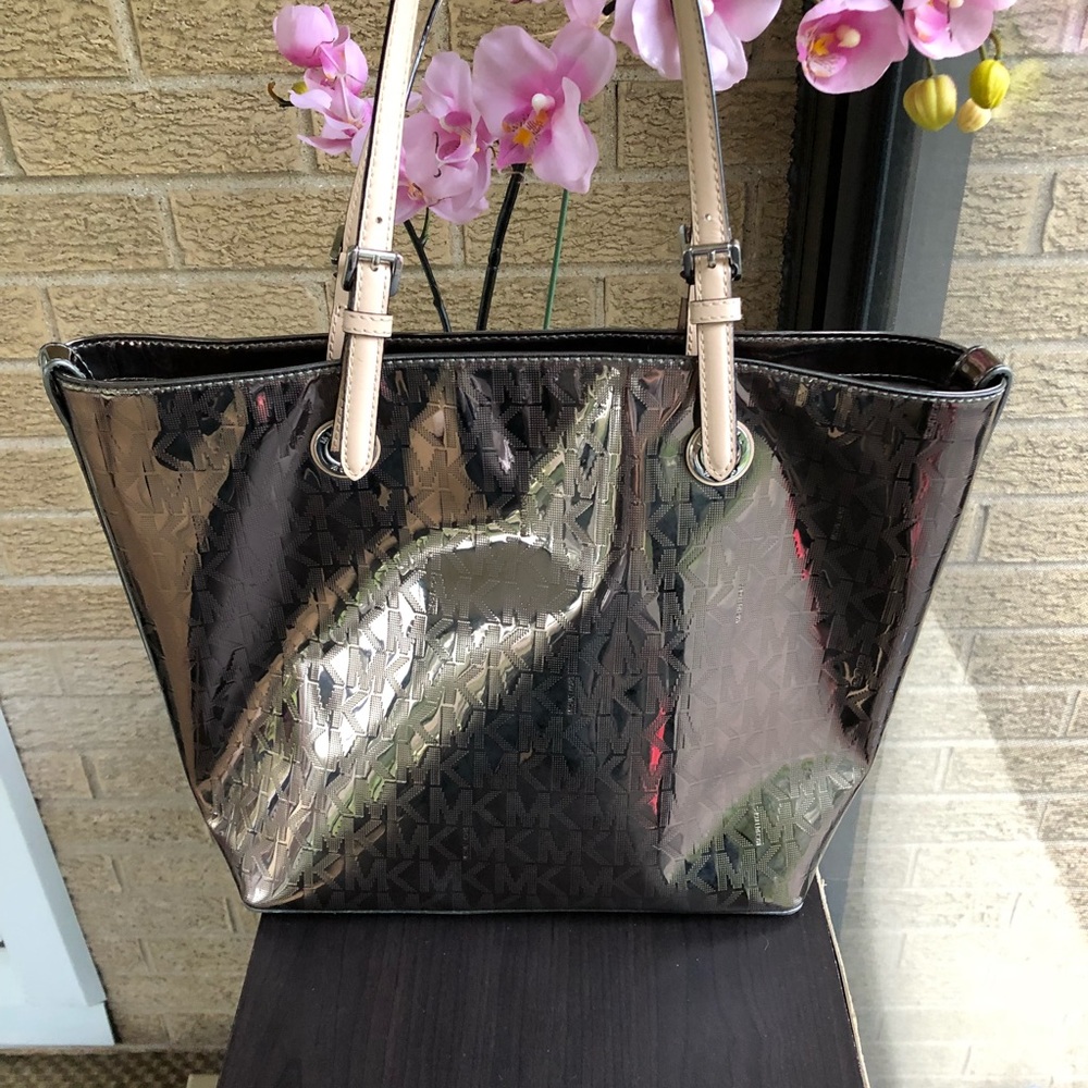 Brand name purses - Picture 4 of 8